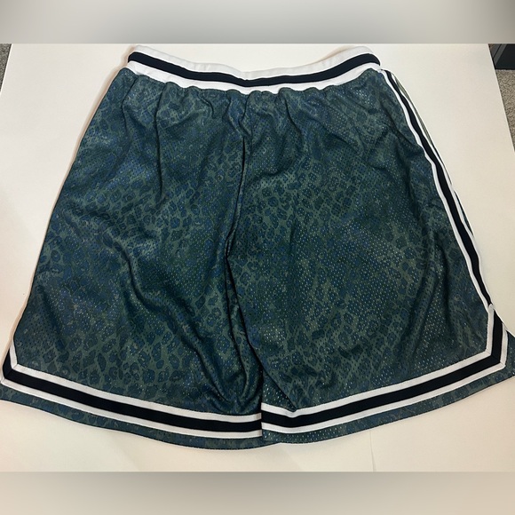 JOHN ELLIOTT SIZE XXL TURQUOISE LEAOPARD SHORTS - Picture 4 of 8